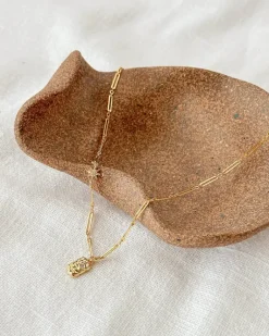 Amaris Pendant Necklace