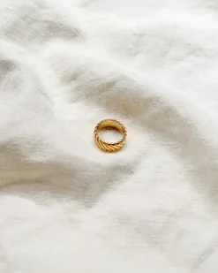 Coquette Ring