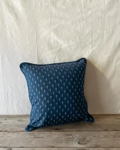 Fleur de Lis Throw Pillow