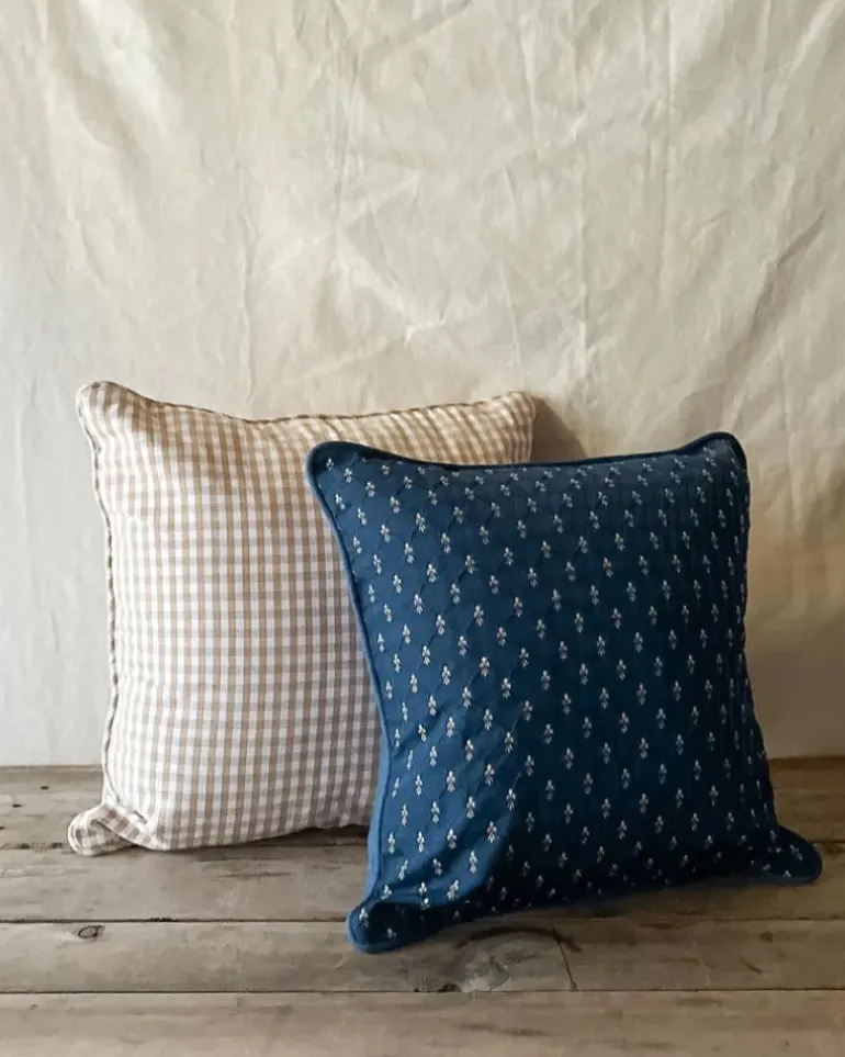 Fleur de Lis Throw Pillow